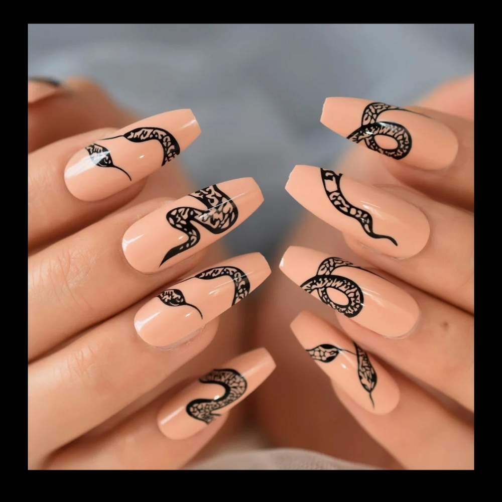 Coral snake press on nails - 2 left!